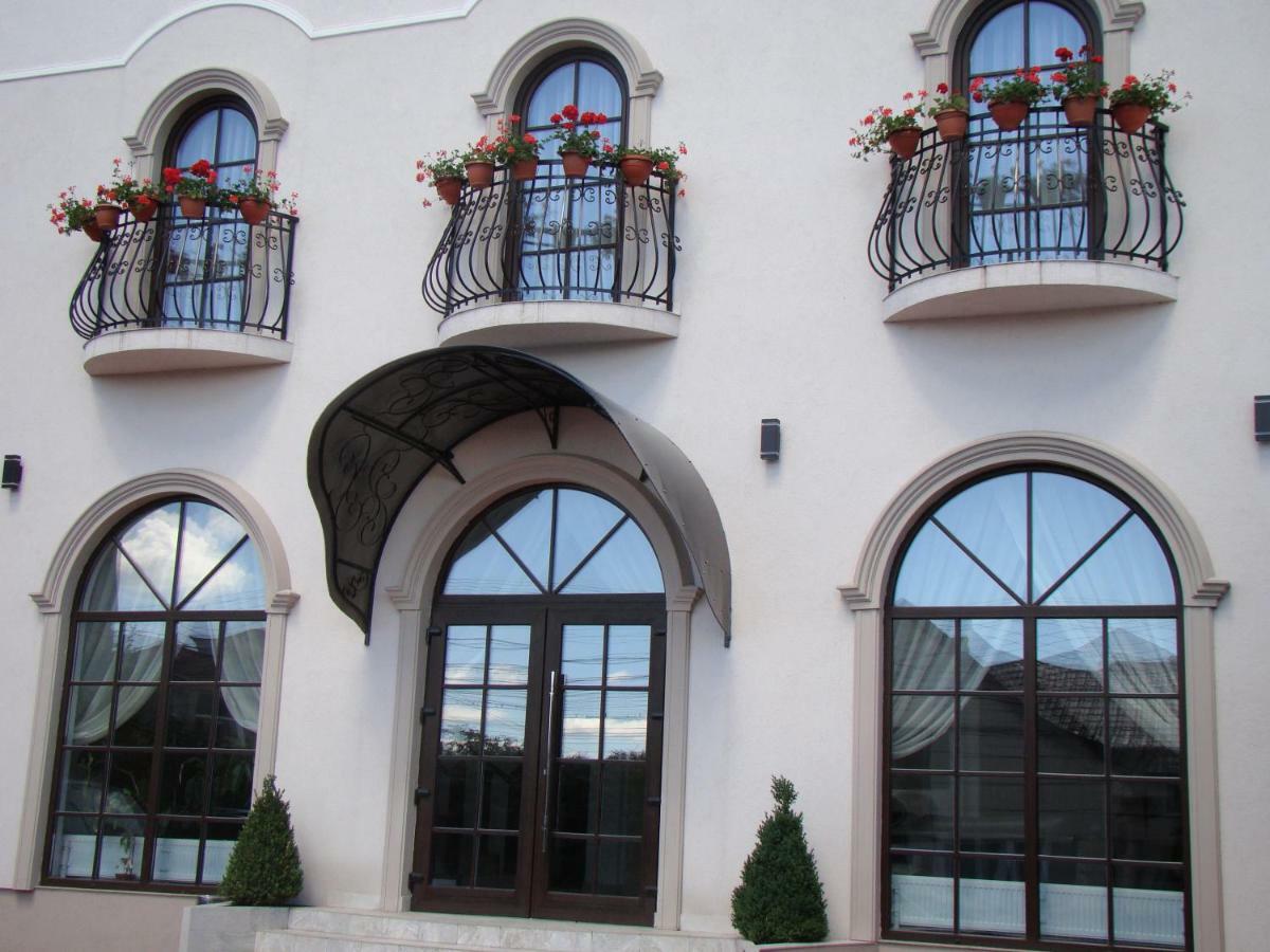 Casa Hora Hotell Suceava Exteriör bild