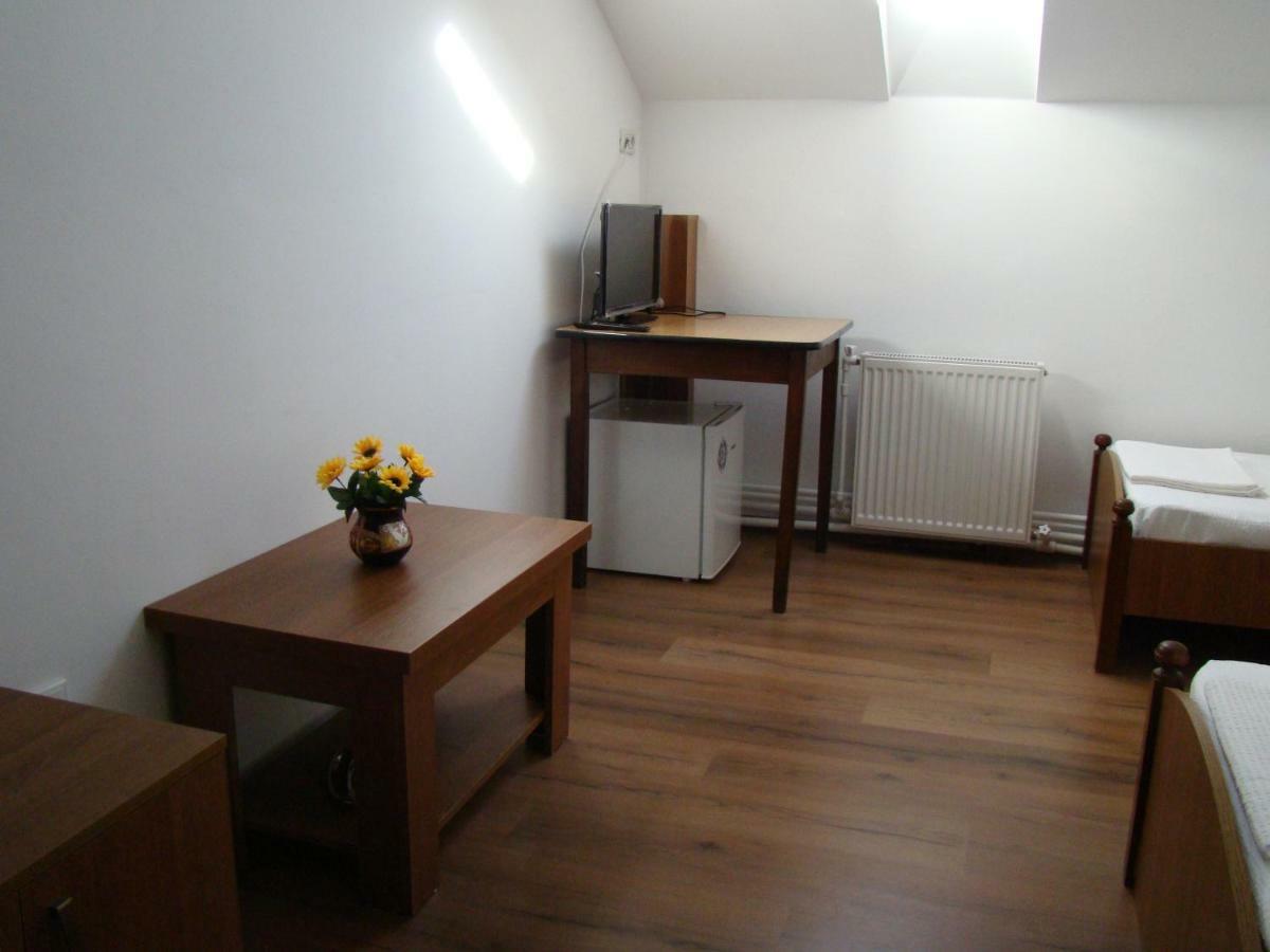 Casa Hora Hotell Suceava Exteriör bild