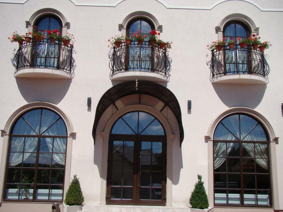 Casa Hora Hotell Suceava Exteriör bild