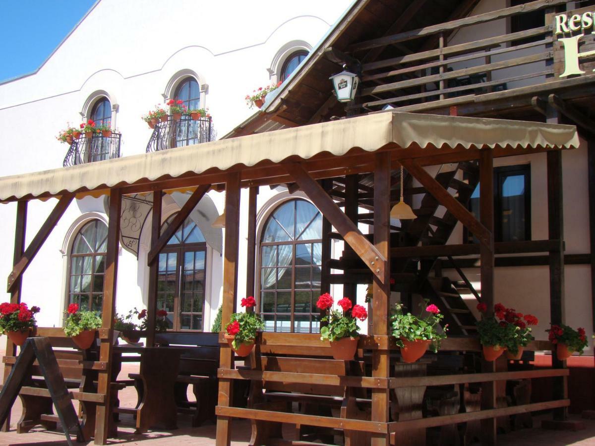 Casa Hora Hotell Suceava Exteriör bild
